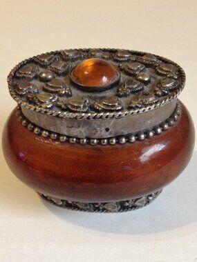 Gemstone Oval Small Trinket Box Ring Holder Amber Brown Silver Hearts Vintage
